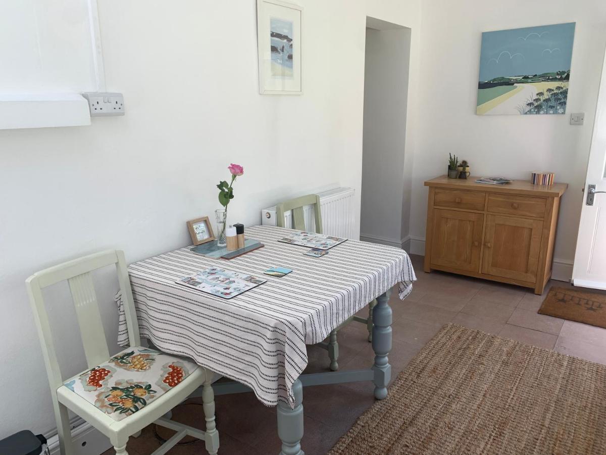 Puffin. Comfortable Annexe Central 팰머스 외부 사진